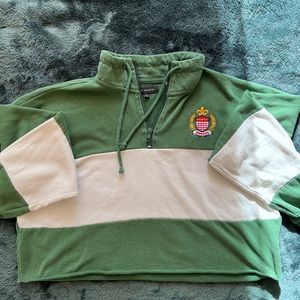 Green and cream crop top with long sleeve 💚🤍